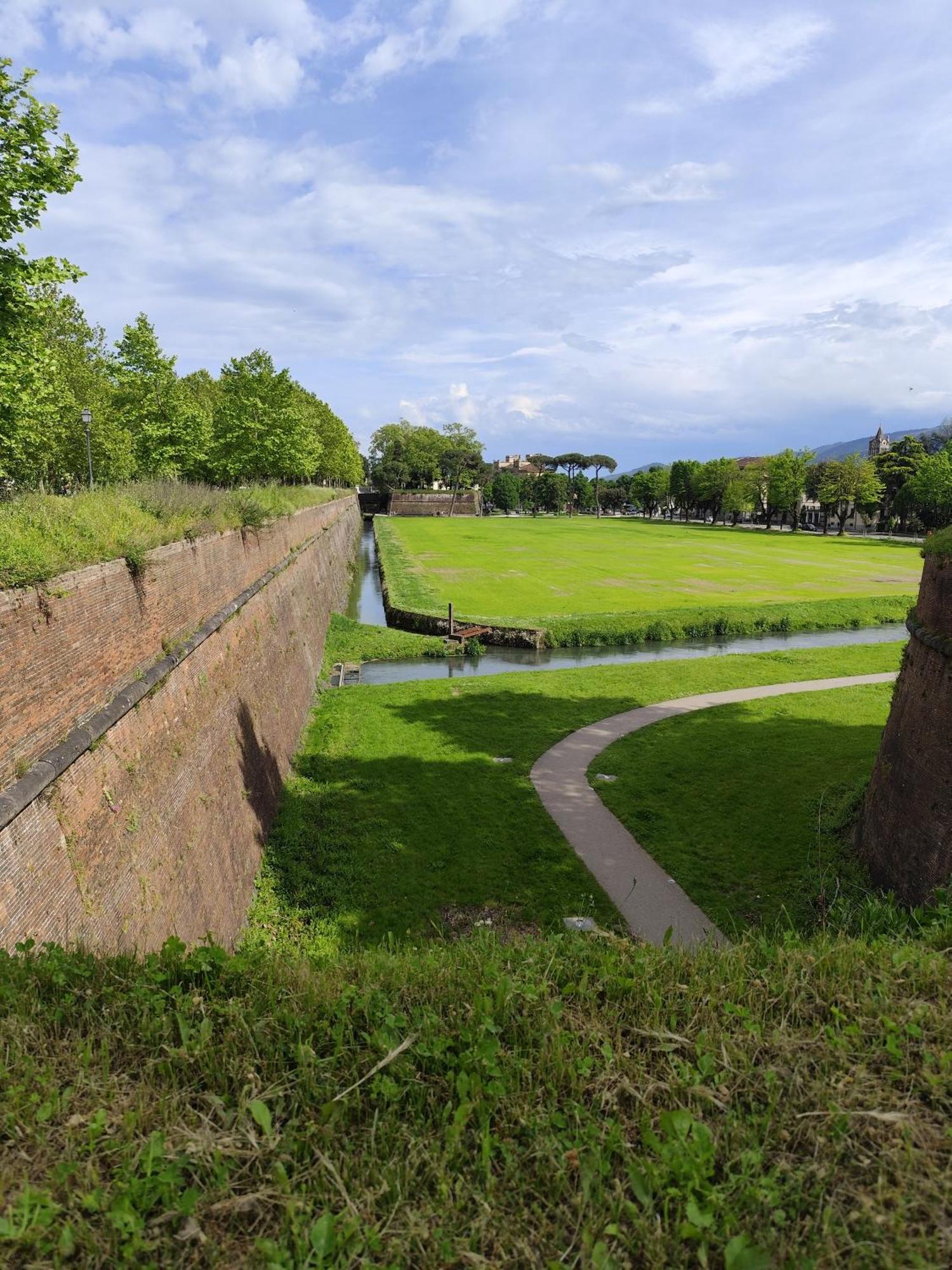 Casa Rosina + Box Per Auto 2 Bici 1,5Km Dalle Mura Lucca Esterno foto